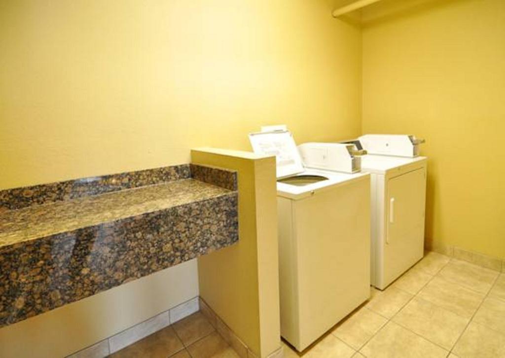 Econo Lodge Inn & Suites Greenbrier エクステリア 写真