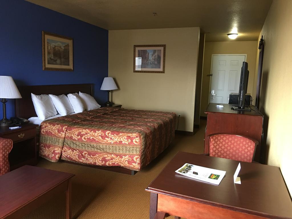 Econo Lodge Inn & Suites Greenbrier エクステリア 写真