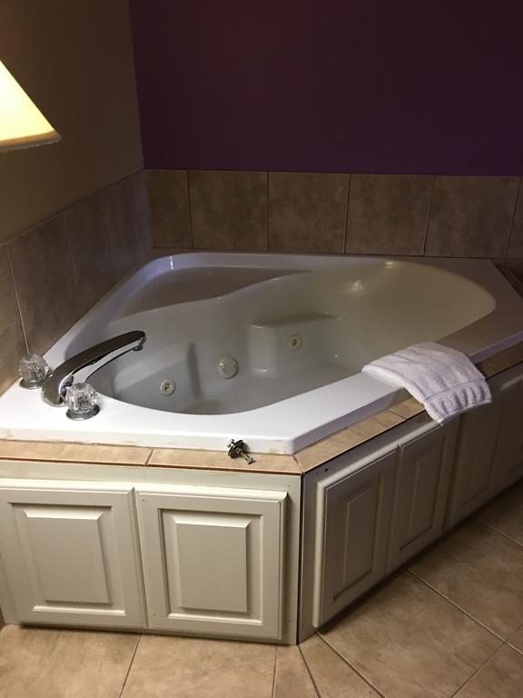 Econo Lodge Inn & Suites Greenbrier エクステリア 写真