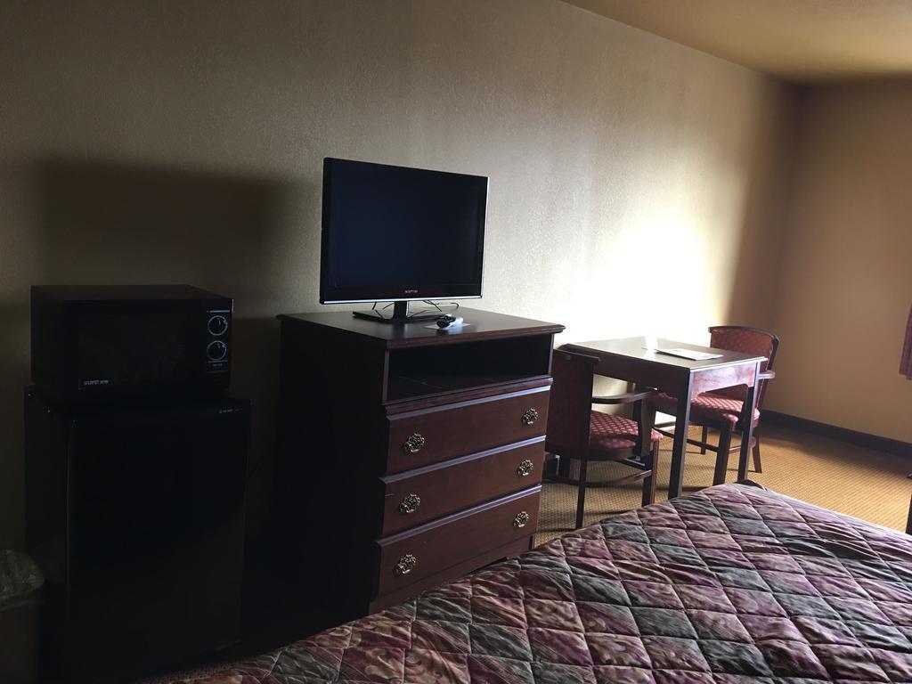 Econo Lodge Inn & Suites Greenbrier エクステリア 写真