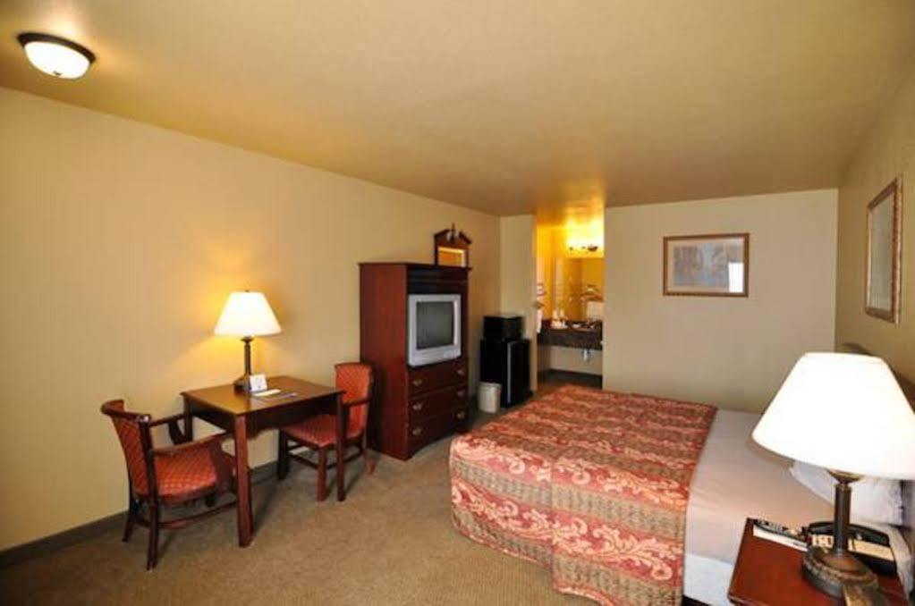 Econo Lodge Inn & Suites Greenbrier エクステリア 写真